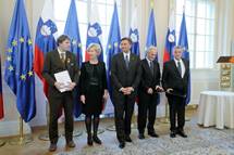 Predsednik republike Borut Pahor je vroil dravna odlikovanja: srebrni red za zasluge in medalje za zasluge