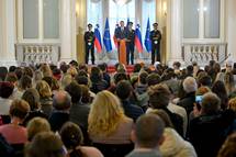 Predsednik Pahor je danes še zadnjič sprejel obiskovalke in obiskovalce v Predsedniški palači: »Vselej mi je bilo v čast, da sem vas kot predsednik republike lahko sprejel tukaj«