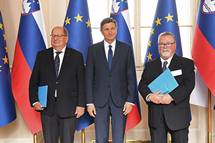 Predsednik Republike Slovenije Borut Pahor je danes na posebni slovesnosti v Predsedniki palai vroil dravni odlikovanji red za zasluge