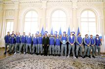 Predsednik Pahor slovenski moki lanski rokometni reprezentanci vroil odlikovanje red za zasluge