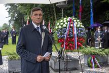 Predsednik republike se je udeleil spominske sveanosti ob otvoritvi spomenika 59 padlim talcem na Bistrikem klancu
