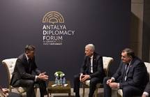 Predsednik Pahor s lanoma predsedstva BiH Daferoviem in Dodikom o razmerah v BiH in vplivu vojne v Ukrajini na razmere v regiji