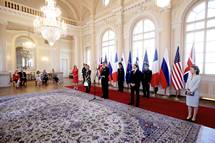 Predsednik Pahor in veleposlaniki zaveznikih drav so v Predsedniki palai in ob Spomeniku sprave obeleili 75. obletnico konca druge svetovne vojne v Evropi