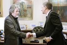 Predsednik republike sprejel na pogovor Reinholda Messnerja, najpomembnejega alpinista naega asa