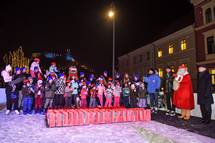 Predsednik Pahor je ob 100. obletnici neodvisnosti Republike Finske sprejel Boika iz Rovaniemija in obiskal otroke v Ledenem parku na Kongresnem trgu