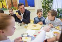 Predsednik republike pozdravil prizadevanja za tradicionalni slovenski zajtrk brez plastike 