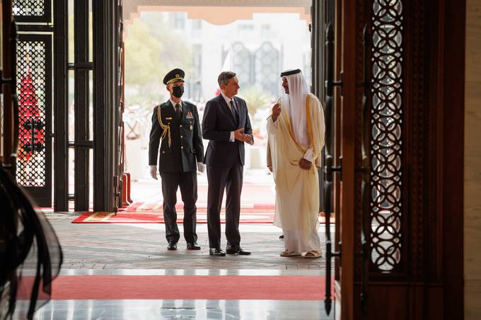 Predsednik Pahor in katarski emir Al Thani za vsestransko nadgraditev sodelovanja med dravama