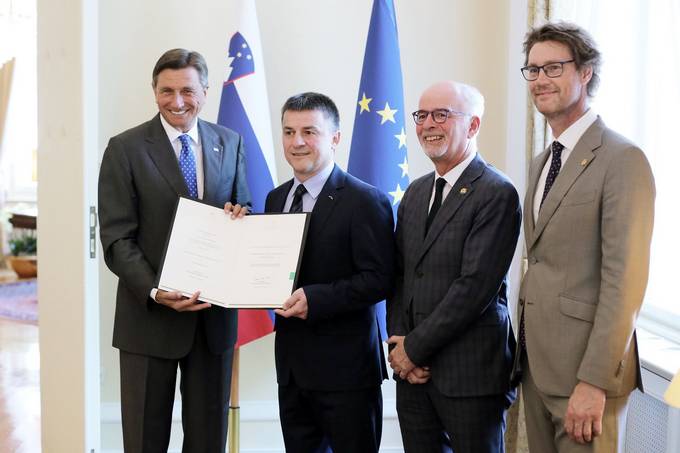 Predsednik republike je vroil listino o astnem pokroviteljstvu nad 27. svetovnim kongresom TAFISA (port za vse) in spremljajoimi dogodki