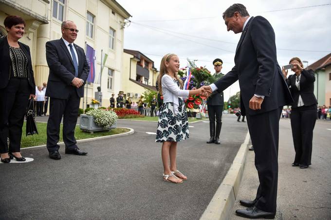 Predsednik republike na obinski proslaviv renovcih ob dravnem prazniku, zdruitve prekmurskih Slovencev z matinim narodom
