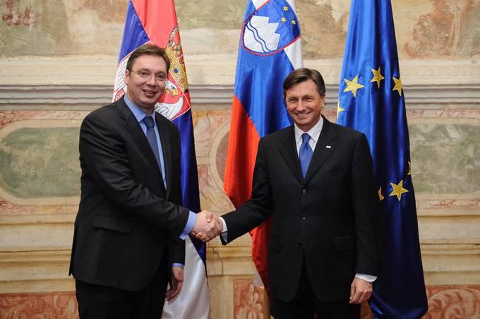 Predsednik Pahor v telefonskem pogovoru estital novoizvoljenemu predsedniku Aleksandru Vuiu