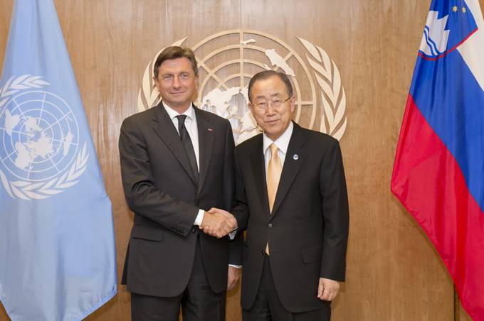 Predsednik republike Borut Pahor, ki vodi slovensko delegacijo na 71. zasedanju Generalne skupine Organizacije zdruenih narodov, se je sreal z generalnim sekretarjem Organizacije zdruenih narodov Ban Ki-moonom