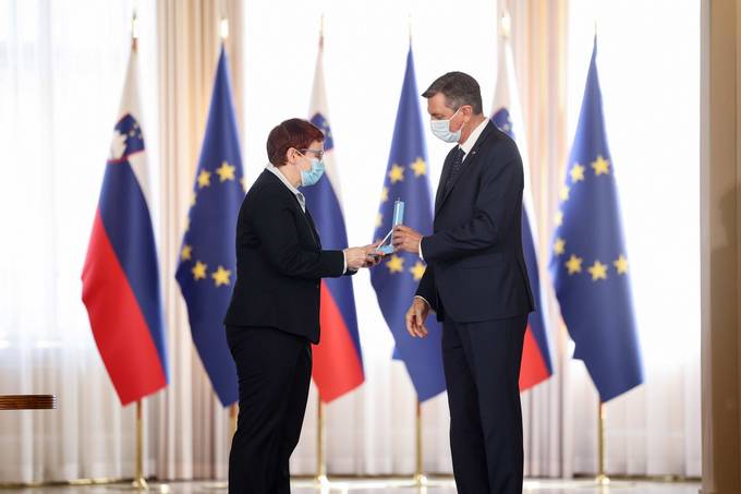 Predsednik Republike Slovenije Borut Pahor na posebni slovesnosti v Predsedniki palai vroil dravna odlikovanja