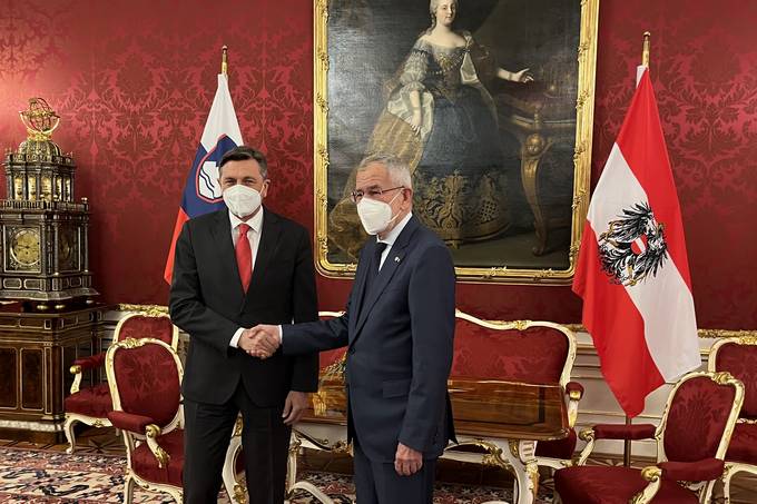 Predsednik republike se je danes v palai Hofburg sreal z zveznim predsednikom Republike Avstrije dr. Alexandrom Van der Bellnom