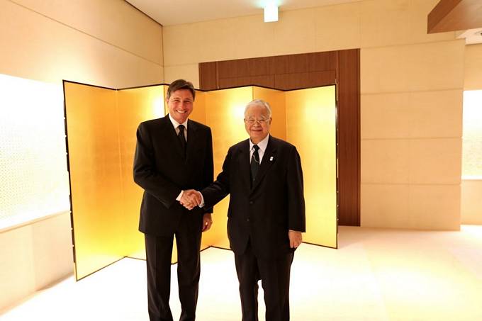 Predsednik republike in predsedujoi korporacije Keidanren, gospod Hiromaso Yonekura