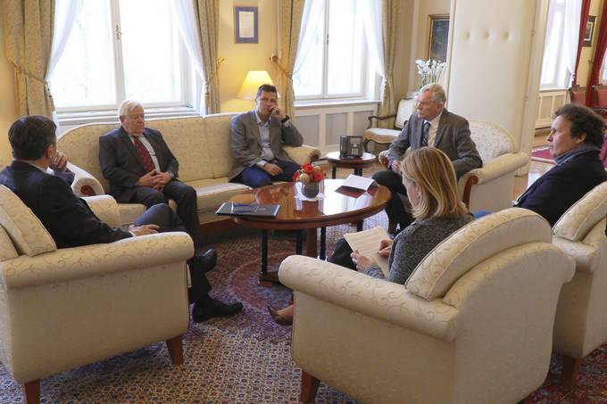 Predsednik Pahor se je sreal z Milanom Kuanom, Slavkom Preglom, dr. Andrejem Blatnikom in dr. Samom Rugljem, ki so ga seznanili s poloajem slovenske knjige
