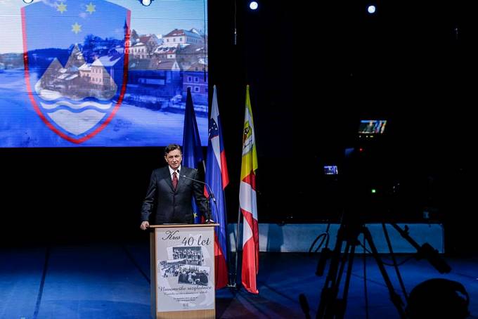 Predsednik Republike Slovenije Borut Pahor in gospa Tanja Pear sta se udeleila slavnostnega koncerta "Novomeke razglednice" ob 40-letnici folklornega drutva Kres in 650-letnici Novega mesta, kjer je imel predsednik republike tudi slavnostni nagovor.