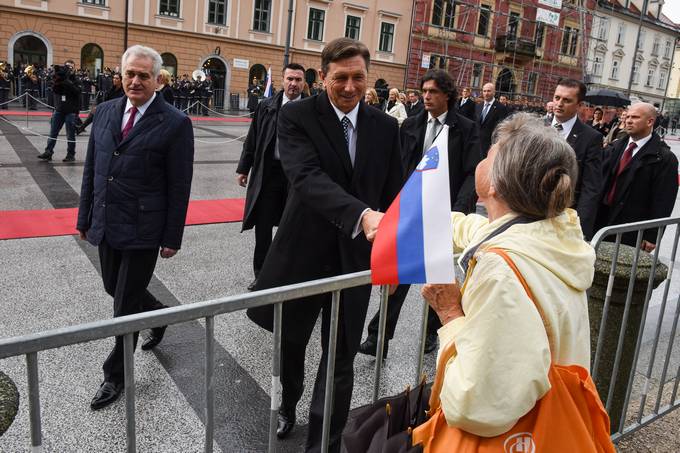 Na povabilo predsednika Republike Slovenije Boruta Pahorja se na uradnem obisku v Republiki Sloveniji mudi predsednik Republike Srbije Tomislav Nikoli.