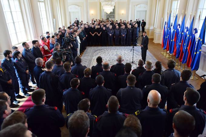Sprejem pri predsedniku Republike Slovenije Borutu Pahorju za gasilce, reevalce in druge prostovoljce, ki so se odlikovali pri gaenju poara na Vrhniki