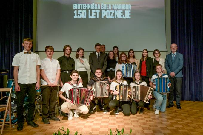 Predsednik Pahor Biotehniki oli Maribor, najstareji kmetijski oli na Slovenskem, ob 150-letnici vroil Zahvalo predsednika republike: »Drubo prihodnosti gradimo na slavni tradiciji«