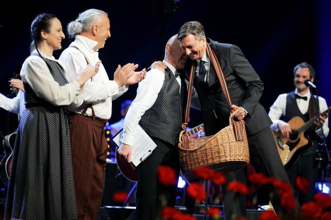 Predsednik Republike Slovenije Borut Pahor se je danes tradicionalno udeleil koncerta skupine Prifarski muzikanti z naslovom “Slovenska pesem – tvoja pesem!”