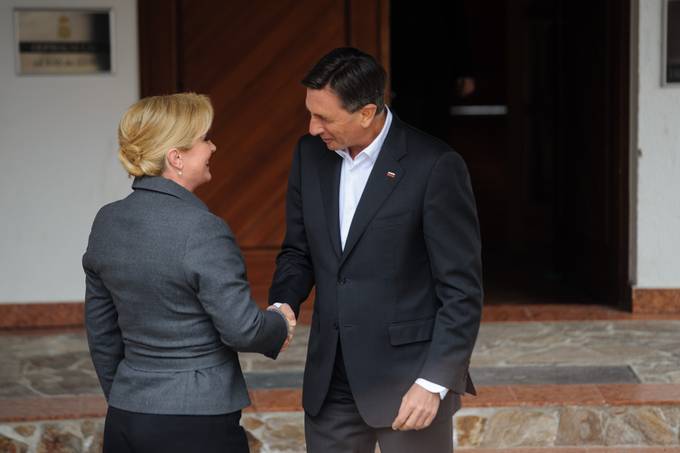 Trilateralno sreanje predsednikov Slovenije, Avstrije in Hrvake v Logarski dolini. Sprejem hrvake predsednice Kolinde Grabar Kitarovi.