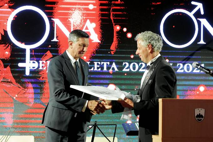 Predsednik Republike Slovenije Borut Pahor se je udeleil slovesne prireditve ob podelitvi priznanj za osebnost leta "Ona ali On 2020 in 2021"