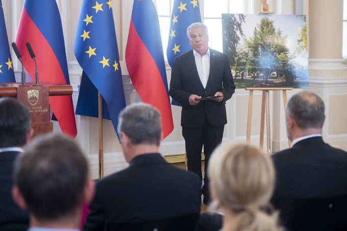 Na sprejemu v poastitev 30. obletnice posaditve Lipe sprave je nastopil priznani basbaritonist Marko Fink