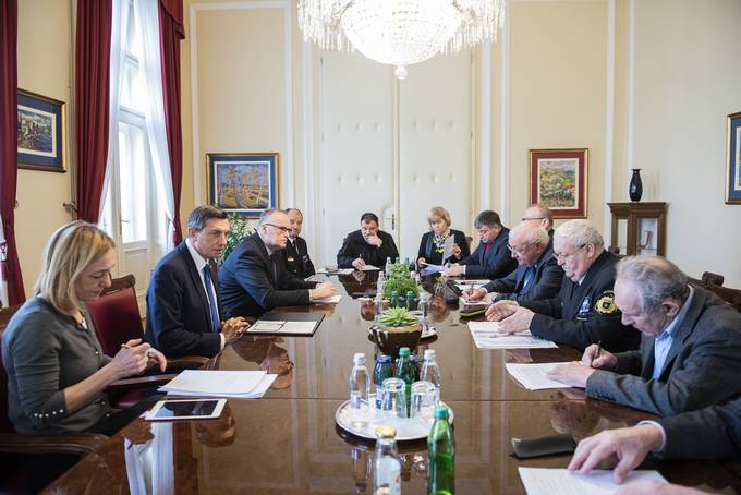 Predsednik Pahor je na vsakoletni pogovor sprejel predsednike veteranskih in domoljubnih organizacij