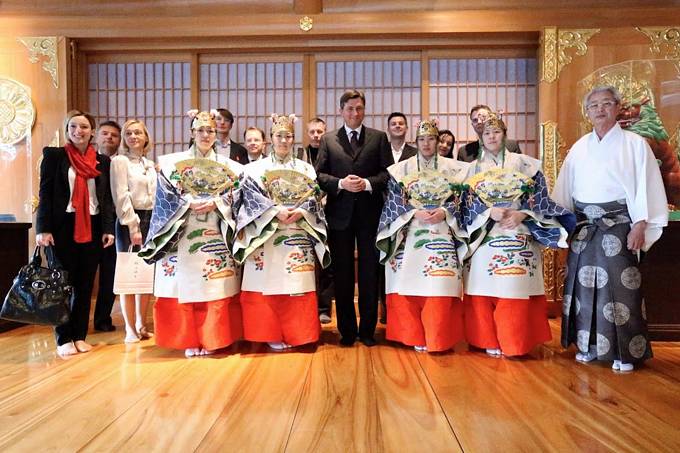 Predsednik republike Pahor prvi dan na Japonskem - obisk v svetiu Meiji
