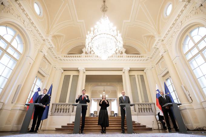 V Predsedniki palai potekalo izredno sreanje tirih predsednikov (4P)