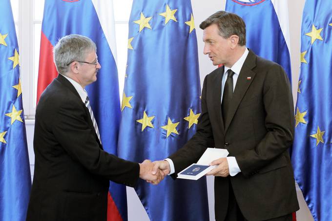 Predsednik Republike Slovenije Borut Pahor je na slovesnosti ob dnevu dravnosti v Predsedniki palai vroil dravno odlikovanje astni znak svobode Republike Slovenije Ladislavu Lovreniu