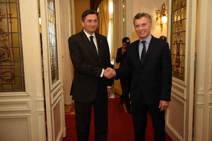 Predsednik Republike Slovenije Borut Pahor je v Argentini zael prvi slovenski uradni obisk na najviji ravni, kjer ga je najprej sprejel predsednik Argentinske republike Mauricio Macri