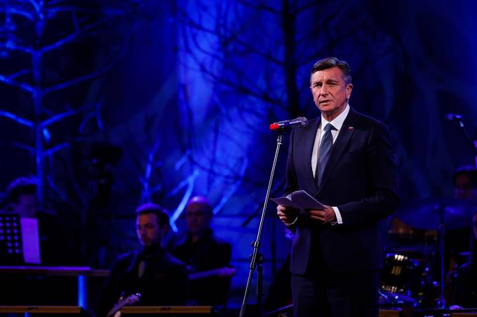 Predsednik Republike Slovenije Borut Pahor se je danes zveer na povabilo upanov obin Miren-Kostanjevica, Rene-Vogrsko in Komen udeleil dobrodelnega koncerta Skupaj za Kras