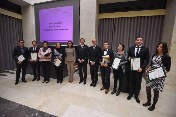 Predsednik Republike Slovenije Borut Pahor se je udeleil slavnostne prireditve Banke Slovenije ob obeleitvi 25. obletnice samostojnosti, 25-letnice uvedbe tolarja in podelitve nagrad za najbolja magistrska in doktorska dela s finannega podroja tudentom slovenskih univerz.