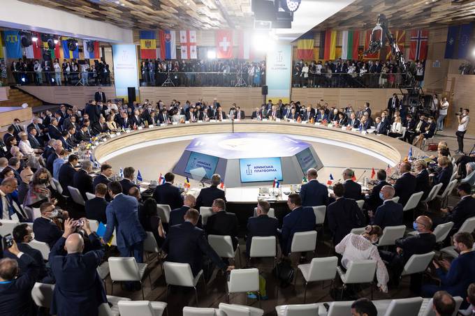 Predsednik Republike Slovenije Borut Pahor se na povabilo predsednika Ukrajine Volodimirja Zelenskega v Kijevu udeleuje otvoritvenega vrha Krimske platforme
