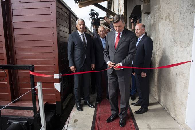 Predsednik Pahor se je udeleil slovesnosti ob 80. obletnici prihoda vlaka s prvimi ujetniki nacistinih unievalnih tabori na slovensko ozemlje