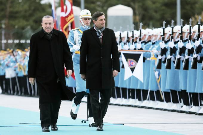Predsednik Republike Slovenije Borut Pahor se na povabilo turkega predsednika Recepa Tayyipa Erdogana mudi na uradnem obisku v Republiki Turiji