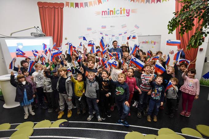 Predsednik Pahor ob svetovnem dnevu otroka obiskal kreativno otroko mesto »Minicity«