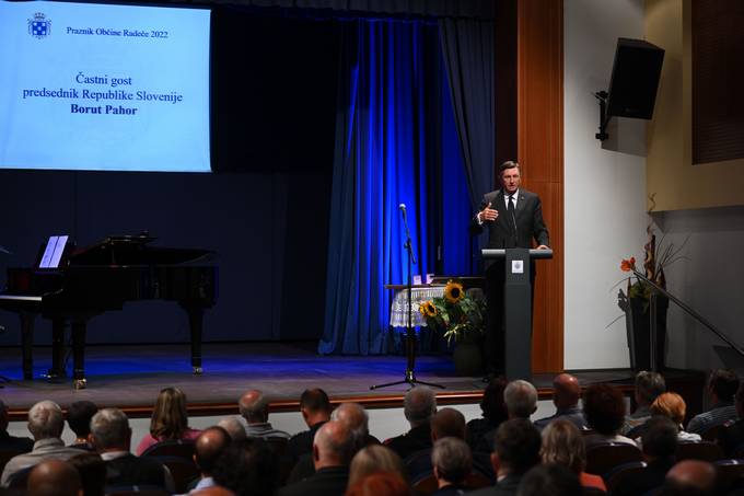 Predsednik Pahor se je udeleil slavnostne seje Obinskega sveta Obine Radee ob obinskem prazniku
