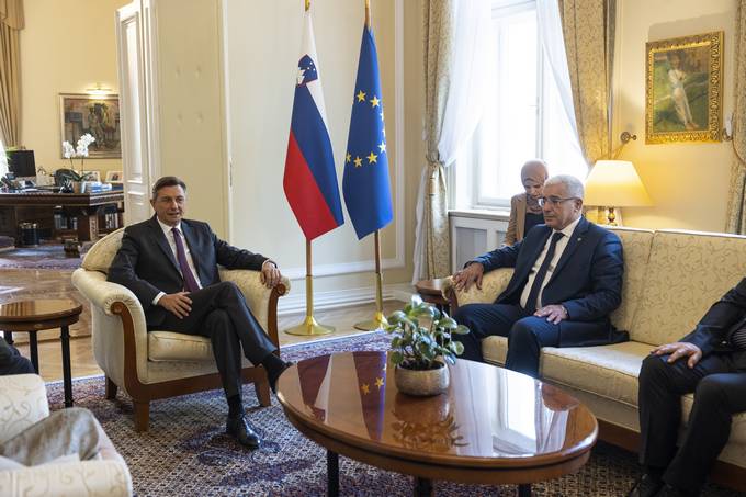 Predsednik Republike Slovenije Borut Pahor je danes sprejel predsednika Narodne skupine Ljudske demokratine republike Alirije Ibrahima Boughalija, ki se mudi na uradnem obisku v Sloveniji