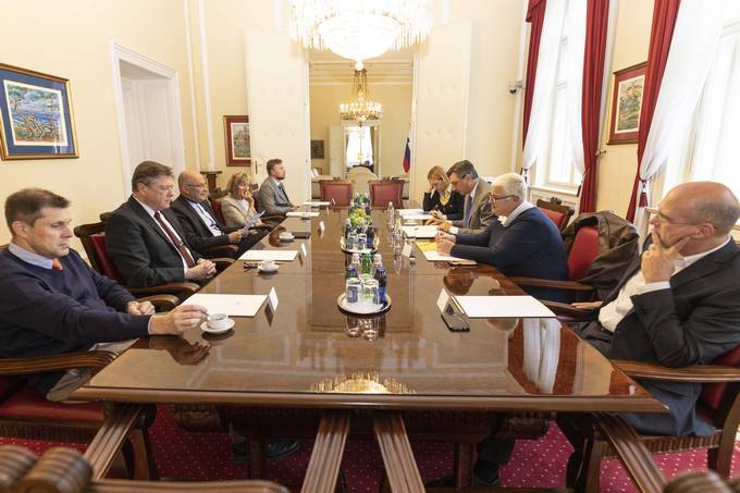 Predsednik Pahor s Komisijo Vlade RS za reevanje prikritih grobi