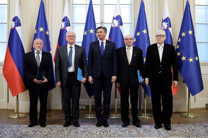 Predsednik republike Borut Pahor je na posebni slovesnosti vroil dravna odlikovanja dr. Lovru turmu, Joetu Strgarju, Kulturnemu prosvetnemu drutvu Slovenski dom Zagreb in Joefu Pretnarju