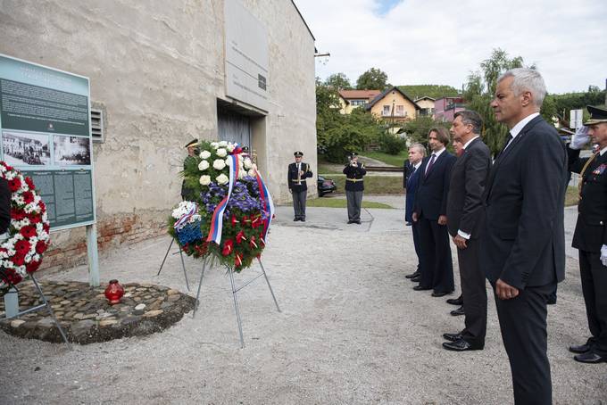 Predsednik Pahor se je udeleil slovesnosti ob 80. obletnici prihoda vlaka s prvimi ujetniki nacistinih unievalnih tabori na slovensko ozemlje