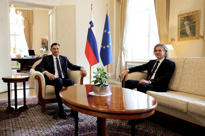 Predsednik Pahor in predsednik Gibanja Svoboda dr. Golob na neformalnem sreanju v Predsedniki palai