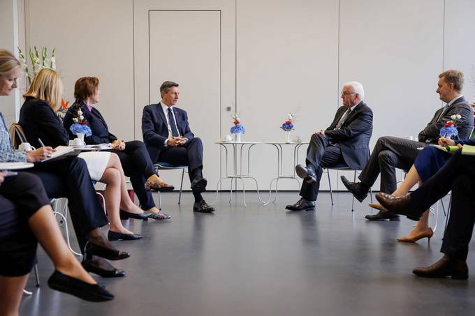 Predsednik Republike Slovenije Borut Pahor se mudi na uradnem obisku v Zvezni republiki Nemiji.