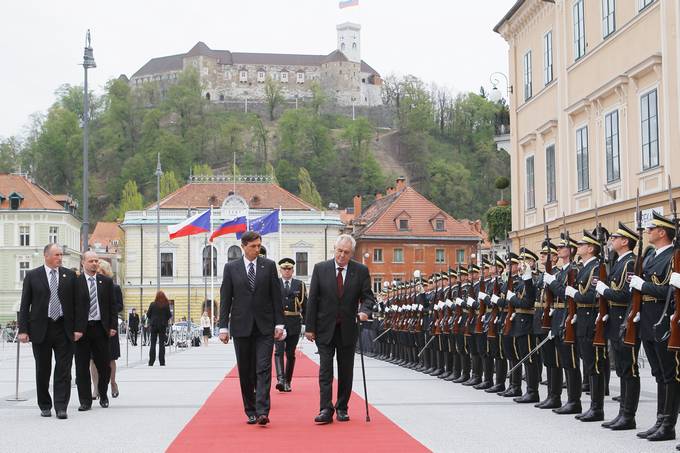 Predsednik Republike Slovenije danes na uradnem obisku v Republiki Sloveniji gosti predsednika eke republike Miloa Zemana s soprogo