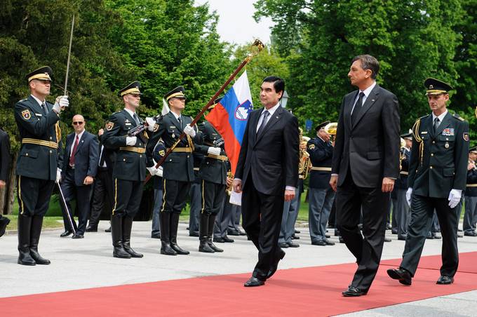 Predsednik Republike Slovenije Borut Pahor danes in jutri na uradnem obisku v Republiki Sloveniji gosti predsednika Turkmenistana Gurbangulyja Berdimuhamedova