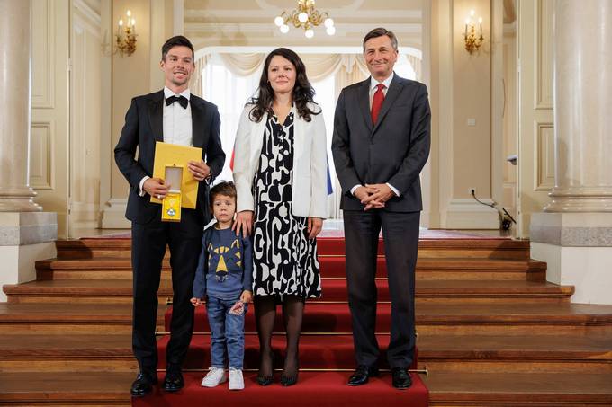 Predsednik Republike Slovenije je danes na posebni slovesnosti v Predsedniki palai vroil dravno odlikovanje, ki ga je prejel Primo Rogli
