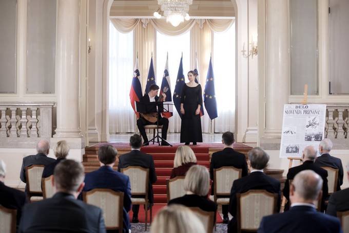 Predsednik republike je danes v Predsedniki palai priredil posebno slovesnost ob 30. obletnici mednarodnega priznanja Republike Slovenije s strani drav lanic Evropske skupnosti in drugih evropskih drav