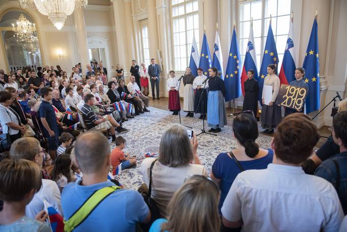 V Predsedniki palai dan odprtih vrat ob dravnem prazniku zdruitve prekmurskih Slovencev z matinim narodom